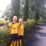 Molemmat pelaavat Alavetelin IK Myran joukkueesa. Ada D-12 tytöissä ja Edvin F-9 pojissa