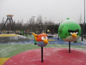 Angry Birds -leikkipuisto on kiva kohde koleallakin kelillä. Kuva: KivaaTekemistä.fi
